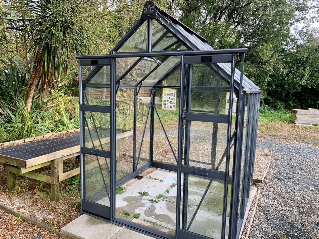 Elite Titan 600 6' x 6'